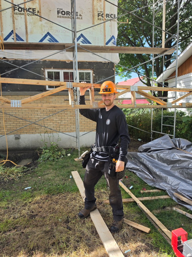 Philippe, charpentier-menuisier chez i9 Construction